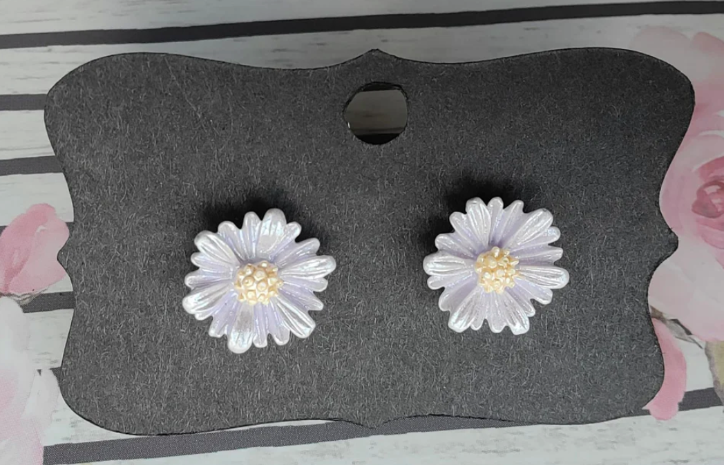 Random- 13 MM METALLIC VINTAGE DAISY Flower Earrings