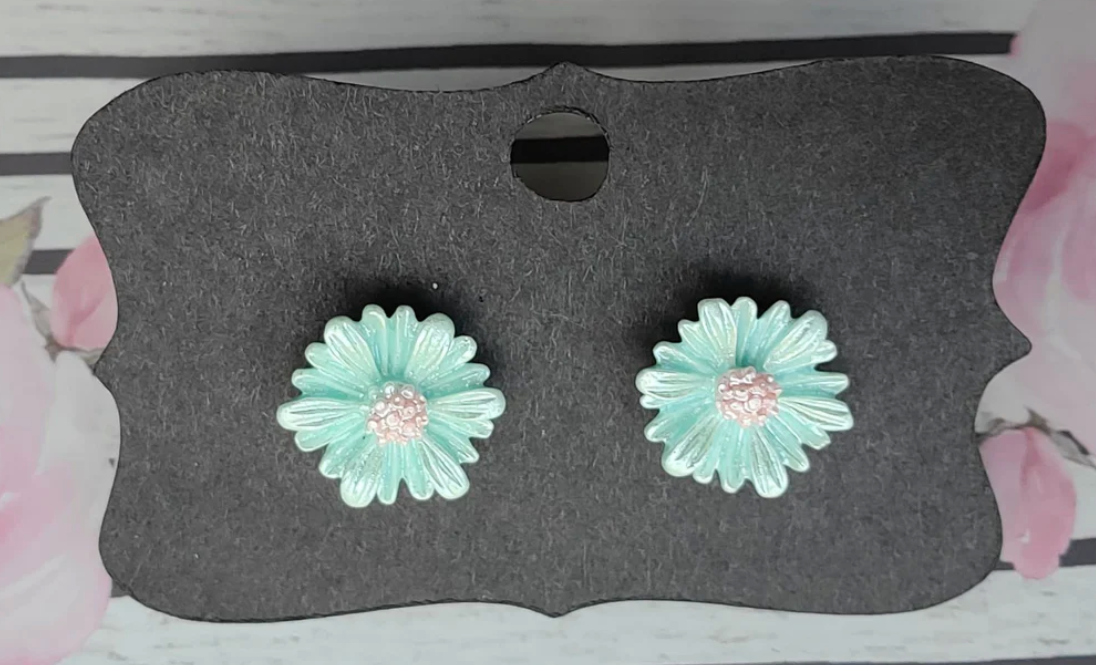 Random- 13 MM METALLIC VINTAGE DAISY Flower Earrings