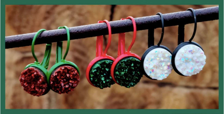 CHRISTMAS RANDOM COLOR DRUZY DANGLE EARRINGS