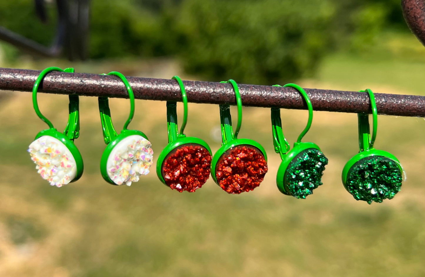 CHRISTMAS RANDOM COLOR DRUZY DANGLE EARRINGS